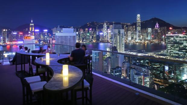Vom Balkon der Restaurants aus haben die Gäste einen atemberaubenden Blick über den Victoria Harbour.
