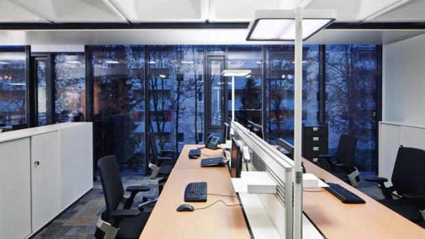 Helle und offen gestaltete Büros sorgen für eine effiziente Raumnutzung und eine angenehme Arbeitsatmosphäre.