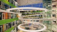 Die zwei LED-Lichtringe im Atrium des neuen Unilever-Gebäudes bestehen aus einer 80 mm hohen Tragstruktur aus Aluminium, ...
