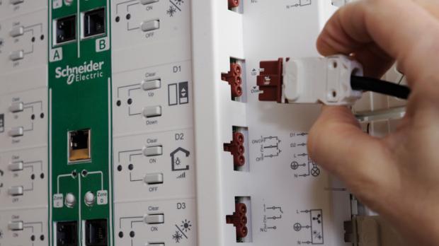 Eine Lösung zur Energieverteilung in Bürogebäuden von Schneider Electric