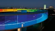 Der Panoramaweg „Your rainbow panorama“ aus farbigen Glaswänden wird mit einer Sonderlösung des Lichtlösungsspezialisten Zumtobel beleuchtet.