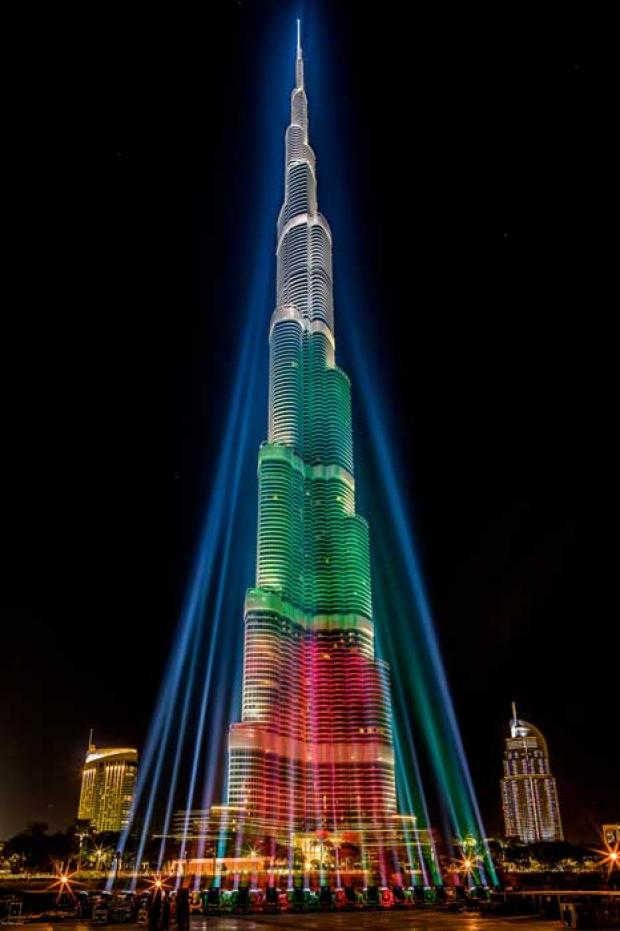 Der Burj Khalifa mit einer spektakulären 360°-Beleuchtung von A&O Technology © 2014, A&O / Foto: Ralph Larmann
