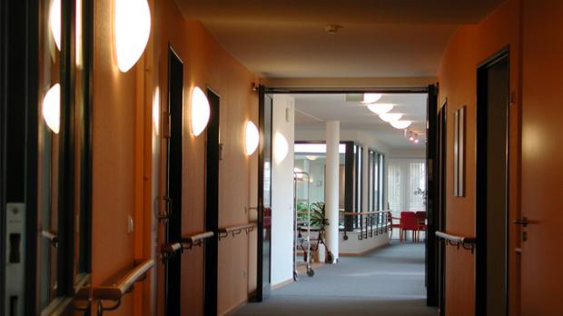 Die AW55K LED sorgt auf Fluren in Gebäuden für individuelle Lichtfarben
