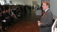 Großes Interesse: Artemide-Geschäftsführer Steffen Salinger begrüßt die rund 300 Gäste des Themenabends im Porsche Museum.