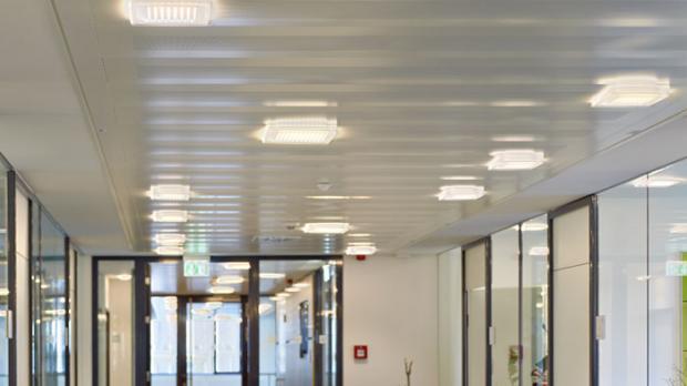 Headquarter der ÖWG Wohnbau mit LEDs illuminiert