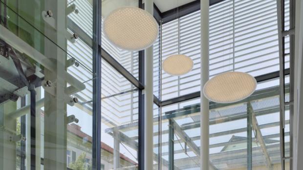 Headquarter der ÖWG Wohnbau mit LEDs illuminiert
