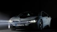 BMW zeigte auf Laser-LEDs basierende Frontscheinwerfer, die in der Lage sind, den Weg des Wagens noch genauer und weiter zu beleuchten, ohne andere Verkehrsteilnehmer zu beeinträchtigen.