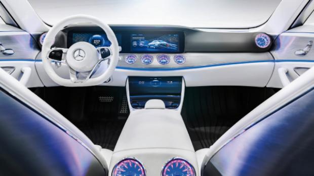 Ein Zukunftskonzept von Daimler zeigt Gestaltungsansätze und zugehörige Beleuchtung, die man sonst eher in der Science Fiction sucht.
