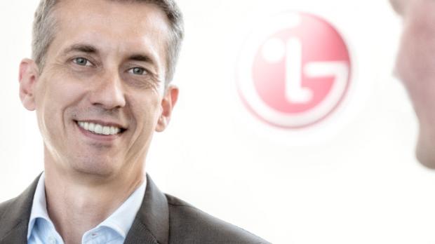 Markus Helle im Gespräch mit Thorsten Cramer – Sales Director Europe LG Lighting Europe. Foto: Christoph Meinschäfer