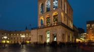 Vor allem am Abend lässt sich der umgebaute Palazzo dell’Arengario hinter die Kulisse blicken. Durch das feinfühlige Zusammenspiel aus Licht und Architektur bieten sich für die Passanten auch von außen spannende Einblicke.