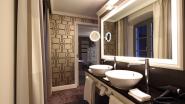 Offenes Badezimmer in einer der Classique-Suiten des "Le Clervaux Boutique & Design Hotels"