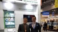 Brian Lee und LCT-Geschäftsführer Dieter Christandl auf der Korea Build