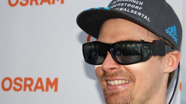 Stefan Luitz, Weltcupfahrer des DSV, mit der Lichtbrille
