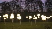 Einer der Publikumsmagneten der Lichtungen war die Installation von Olivia d´Aboville. Die Künstlerin verwandelte den Magdalenengarten in eine Lichtlandschaft aus PET-Flaschen.  © Lichtungen 2015 - Olivia d’Aboville - Foto: Ricardo Nunes
