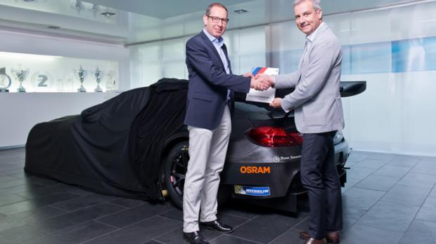 Stefan Kampmann, Technikvorstand Osram und Jens Marquardt, Direktor BMW Motorsport