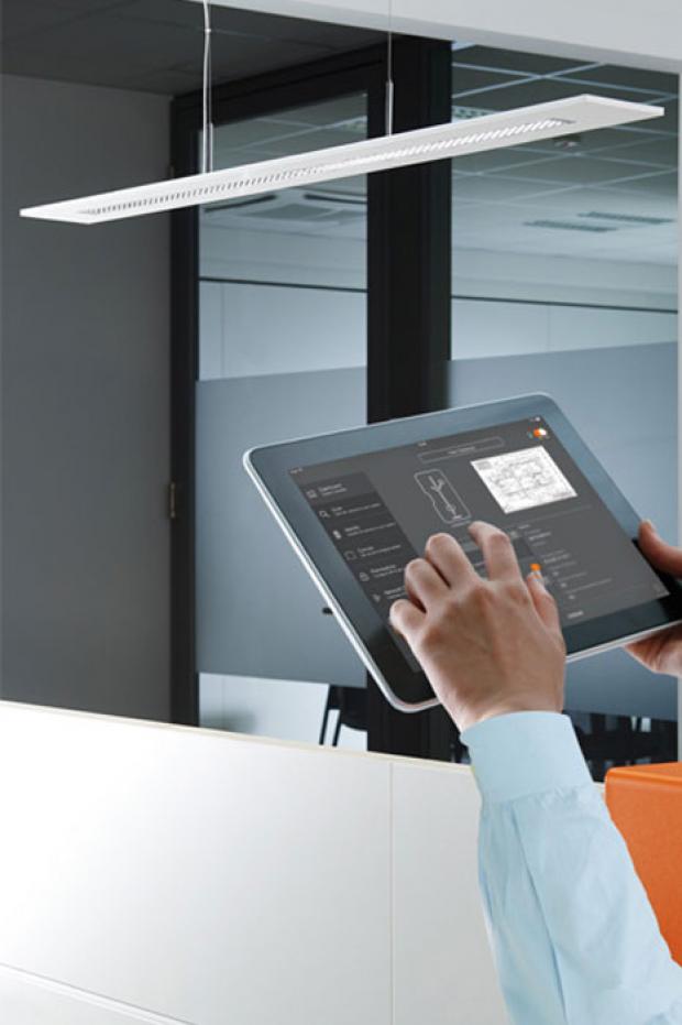 Gerade in Büros und öffentlichen Gebäuden ist flexible und bedarfsgerechte Lichtsteuerung besonders sinnvoll. Foto: Osram
