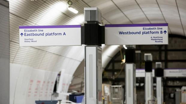 Ikon-Flutleuchte und Ikon-Notleuchte mit Tridonic-Technik in der Londoner Crossrail U-Bahn