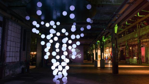 Die interaktive Lichtinstallation Genariya von Christine Lyschik bestand aus 96 LED-Kugeln. Foto: Messe Frankfurt Exhibition / Jochen Günther