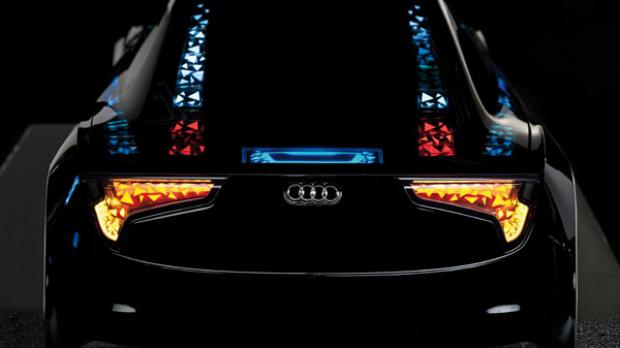 Mit OLED-Elementen signalisiert Audi Dynamik – Licht kann hier dekorativ sein, aber auch sicherheitsrelevante Informationen weitergeben.