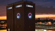 Modernste RGB-LED-Module von Osram verwandeln die drei Turmuhren am Hauptbahnhof in Oberhausen in ein Lichtkunstwerk, das von den Ateliers Stark/Berlin und kitev umgesetzt wurde. Bild: Peter Goerres / Ateliers Stark