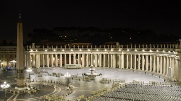 Osram beleuchtet den Petersplatz in Rom mit LED-Technologie.