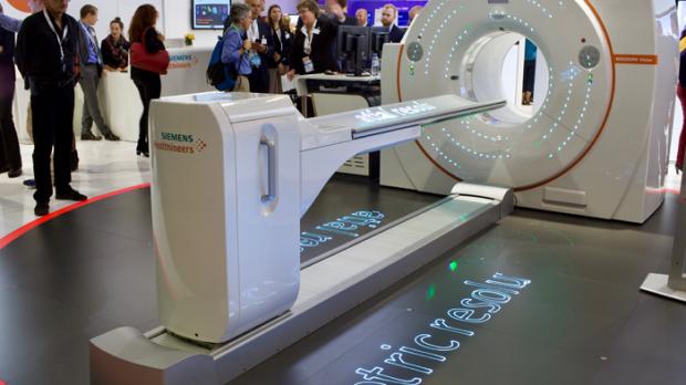 Präsentation des ′Biograph Vision′ von Siemens mit Laserprojektion von Tarm.