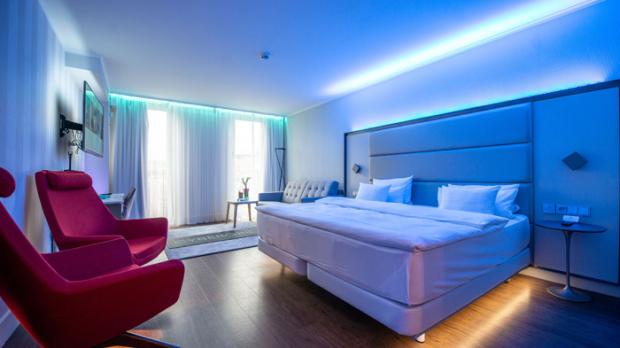 ′Mood-Room′ im NH-Hotel Berlin-Mitte mit Beleuchtung und Lichtsteuerung von Signify.