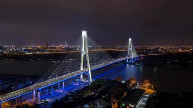LED-Beleuchtung von Signify in Shanghai, Xupu-Brücke