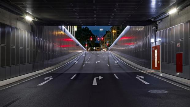 Industrie-, Straßen- und Tunnelbeleuchtung von Swareflex