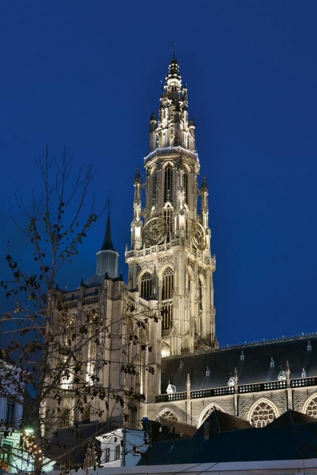 Liebfrauenkathedrale in Antwerpen mit Lichttechnik von WE-EF