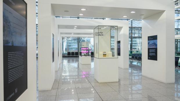 Ausstellung ′Smart Living′ von Bayern Design im Münchner Flughafen.