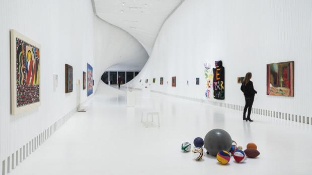 Galeriegebäude ′The Twist′ im norwegischen Skulpturenpark Kistefos mit Erco-Beleuchtung.
