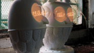Keramik-Eule Ti Vedo zieht mit ihren großen Filament-Augen alle Blicke auf sich
