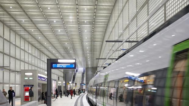 Gewinner VERKEHRSBAUTEN: LICHT KUNST LICHT (U-BAHNHOF WILHELM-LEUSCHNER-PLATZ, LEIPZIG) - Foto: Christian Günther für Norka