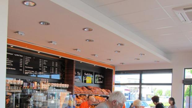 Stadtbäckerei Lindenmayer mit LED-Technik beleuchtet