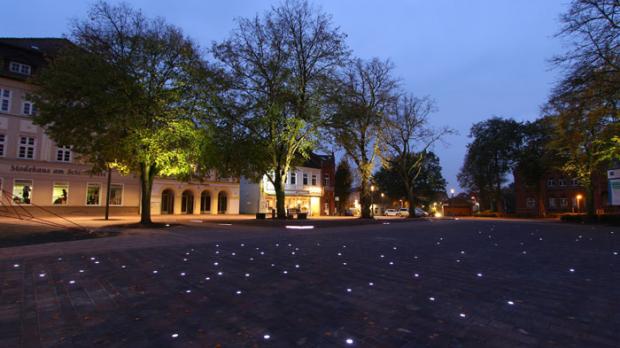Gewinner NACHWUCHSPREIS - 1. PLATZ: OC | LICHTPLANUNG (SCHLOSSPLATZ VAREL) - Foto: Oliver Christen, OC Lichtplanung