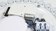 Die 17 Watt-Variante verfügt über einen HIF-Präsenzmelder mit einer Genauigkeit von 50 Lux und ermöglicht es Anwendern, sich den Weg automatisch ausleuchten zu lassen, ohne einen Lichtregler zu bedienen
