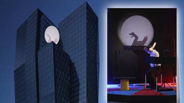 KP Investments, Marketingagentur »acre« und Atelier »Sounds of Silence«: Analog und in Schwarz-Weiß zauberten Schattenspieler mit ihren Händen Tierschatten am Nextower. Foto: Eibe Sönnecken, © Palaisquartier GmbH & Co. KG