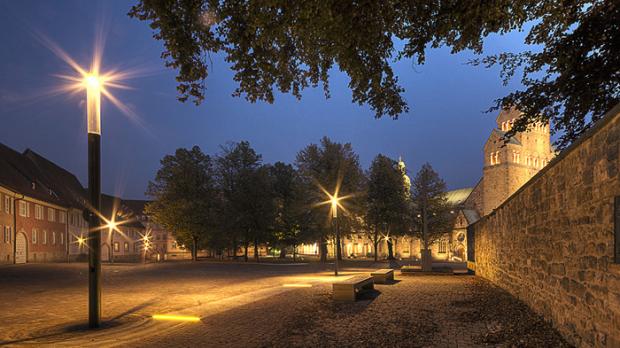 HILDESHEIM - VERBINDUNG VON UNESCO-WELTERBESTÄTTEN MIT DER »instalight 1060« - Foto: Studio DL (Dirk-André Betz)
