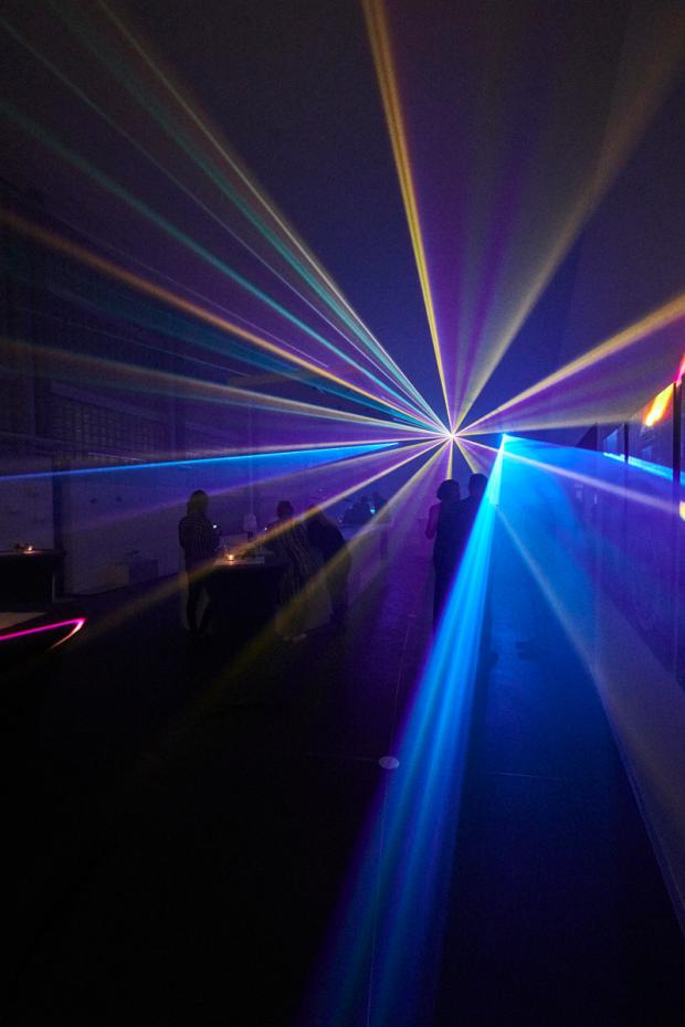 Futuristische Lasershow bei der Neueröffnung der Oligo-Ausstellungsräume