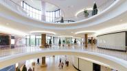 brillante Downlights und indirekte Beleuchtung
