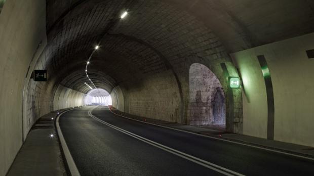 Industrie-, Straßen- und Tunnelbeleuchtung von Swareflex

