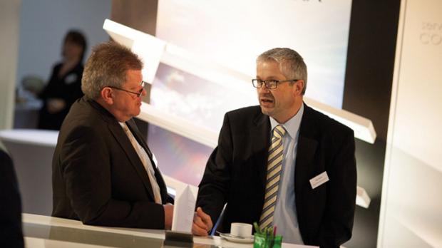 Elektra stellt neue LED-Produkte im Netzwerk Servicepoint A30 vor