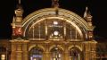 Gewinner AUSSENBELEUCHTUNG / ANSTRAHLUNG: RAUMLABOR (HAUPTPORTAL HAUPTBAHNHOF FRANKFURT AM MAIN) - Foto: Christian Uitz