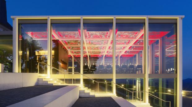 Gewinner HOTEL / GASTRONOMIE: LICHT KUNST LICHT (RESTAURANT DRACHENFELSPLATEAU, KÖNIGSWINTER) - Foto: Lukas Roth